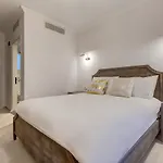 Levin Hotel *