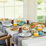 Levin Hotel *