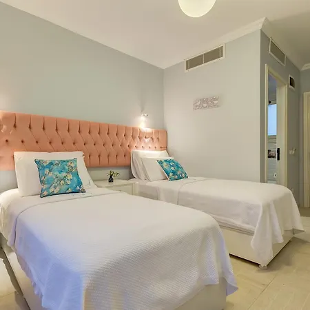 Levin Hotel *